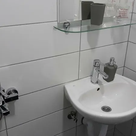 Apartments&rooms Mido בית הארחה