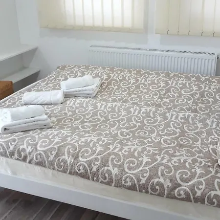 בית הארחה Apartments&rooms Mido 3*