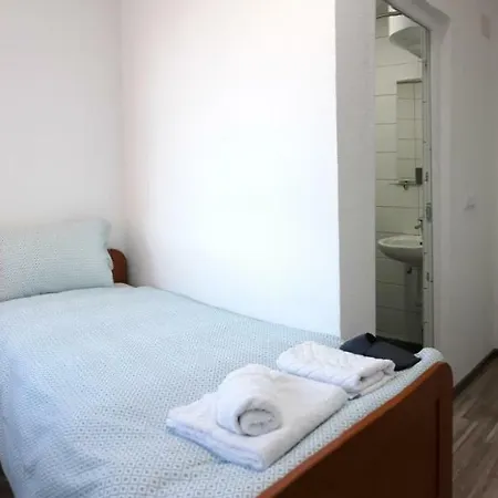 בית הארחה Apartments&rooms Mido 3*