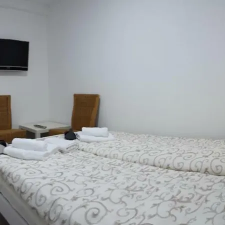 בית הארחה Apartments&rooms Mido 3*