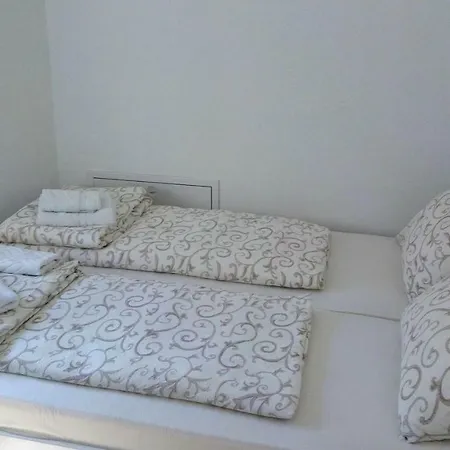 Gostinjska kuća Apartments&rooms Mido 3*