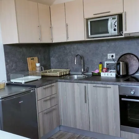 Apartments&rooms Mido בית הארחה